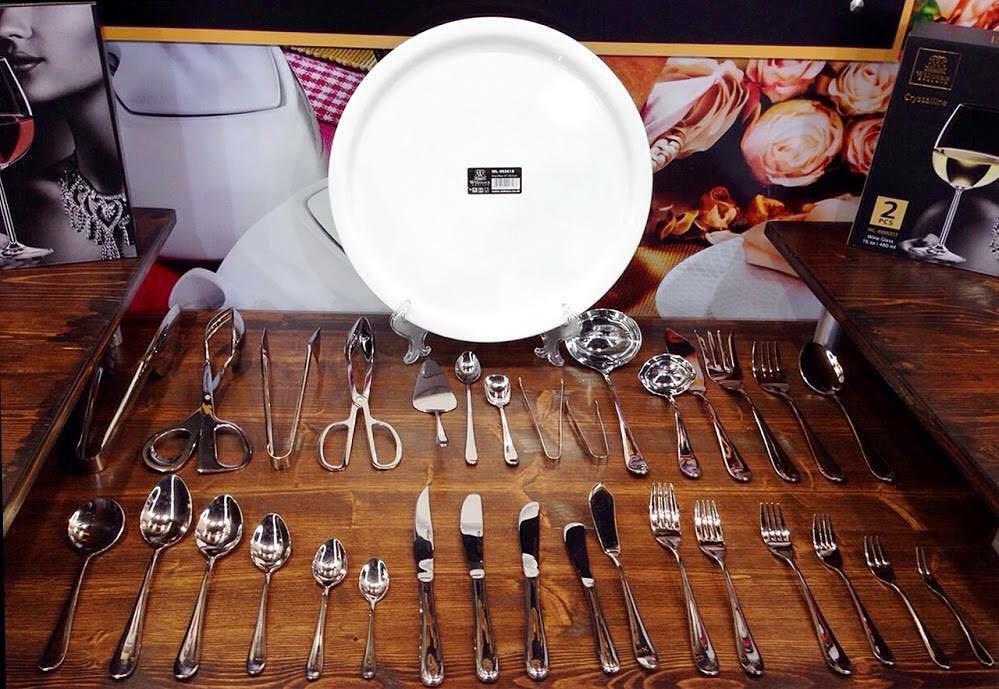 Cake Server | 8.75" | High-Polish Stainless Steel | Smooth Edge | Dishwasher Safe | Balanced Handle | WILMAX