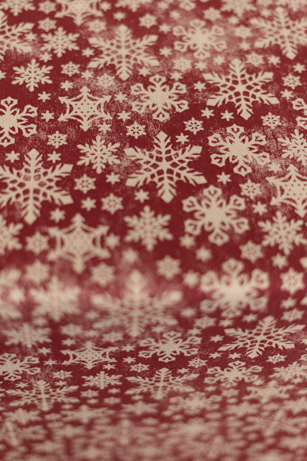 Red Snowflake Christmas Tablecloth – 75% Cotton | 5 Sizes