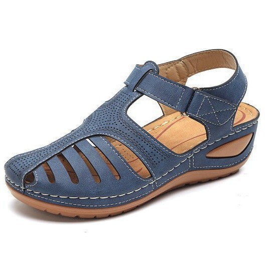 Sandals with flat bottomed slopes and hollowed out heels