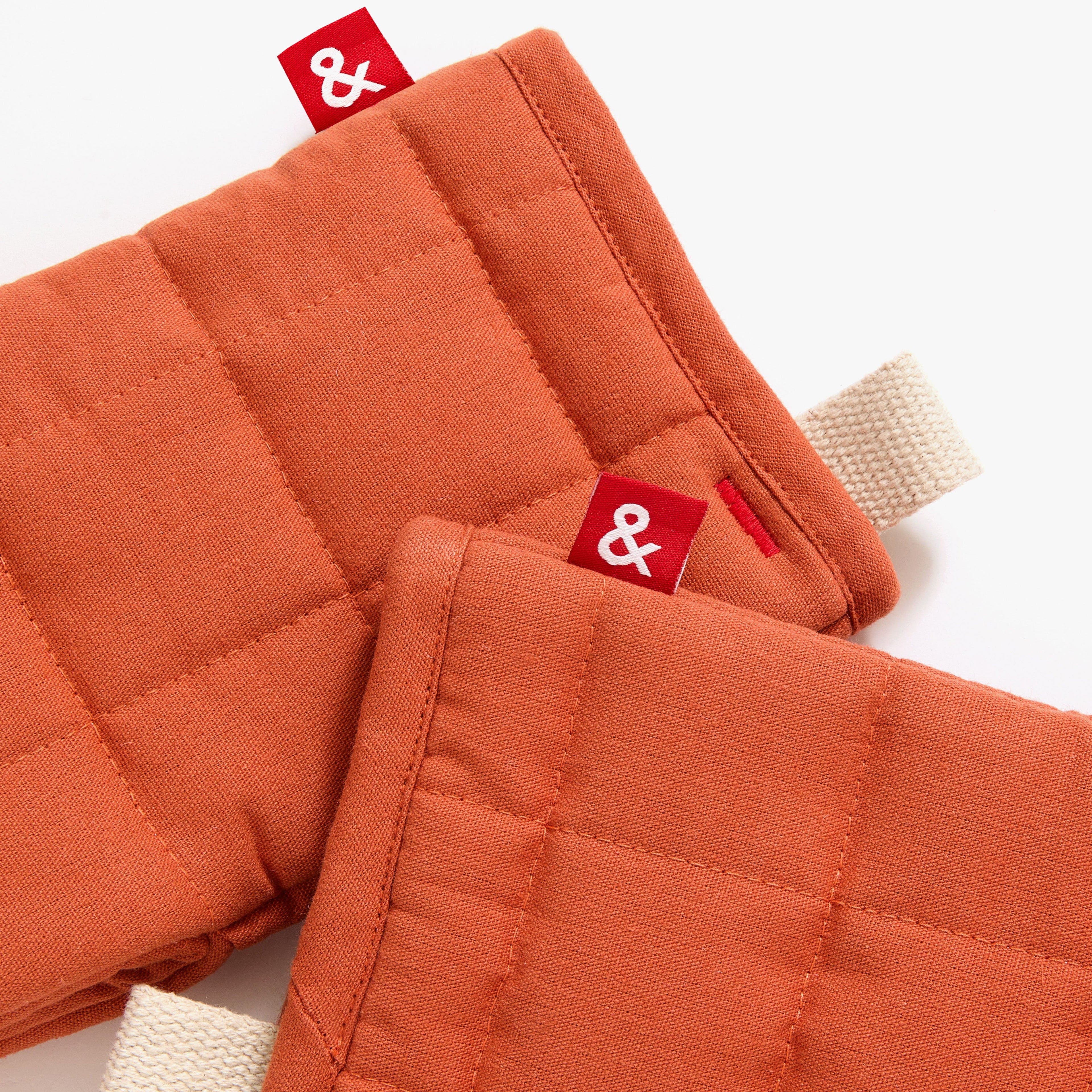 Quilted Oven Mitts | Paprika Red | Ergonomic Hand Shape | Kitchen | Powered by People
