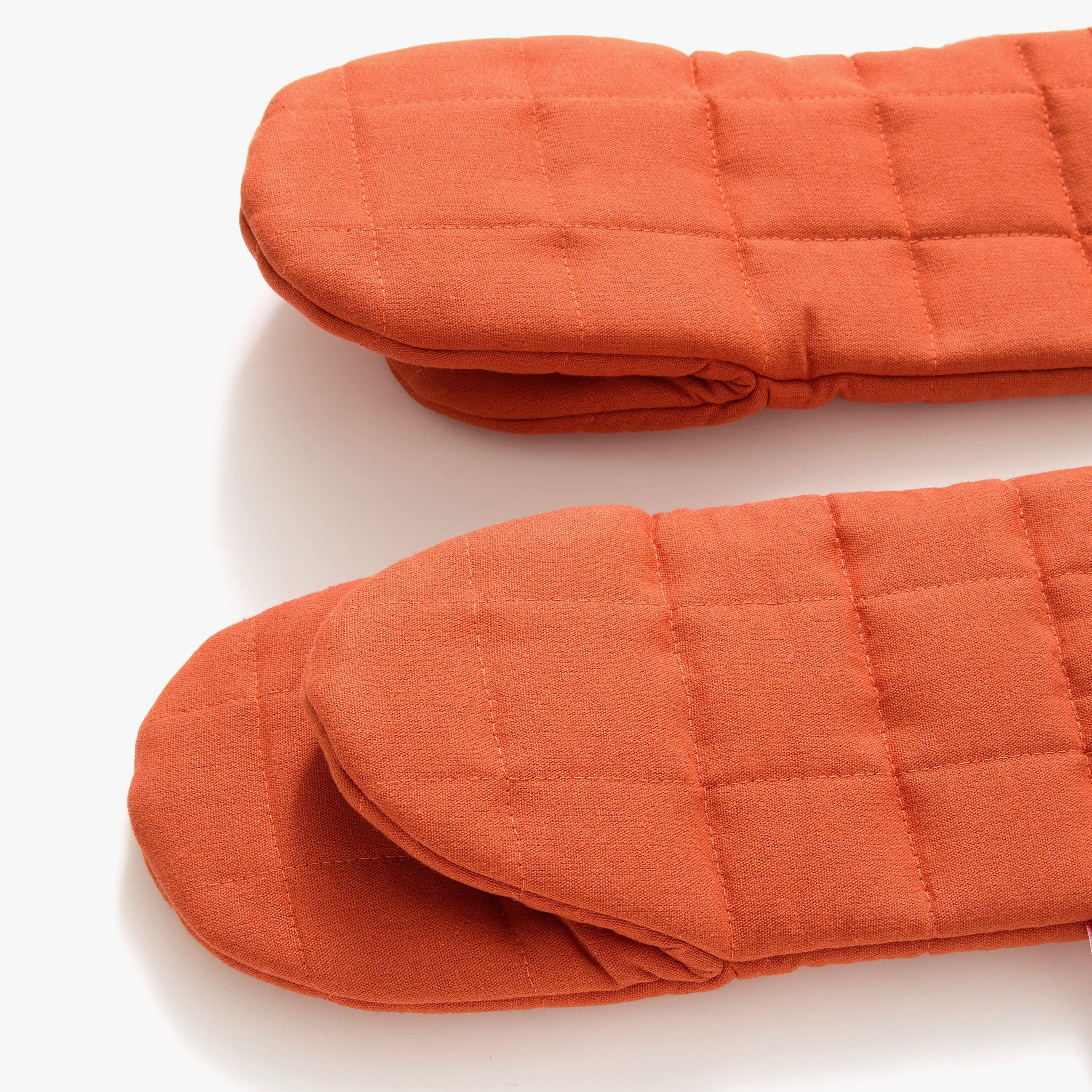 Quilted Oven Mitts | Paprika Red | Ergonomic Hand Shape | Kitchen | Powered by People