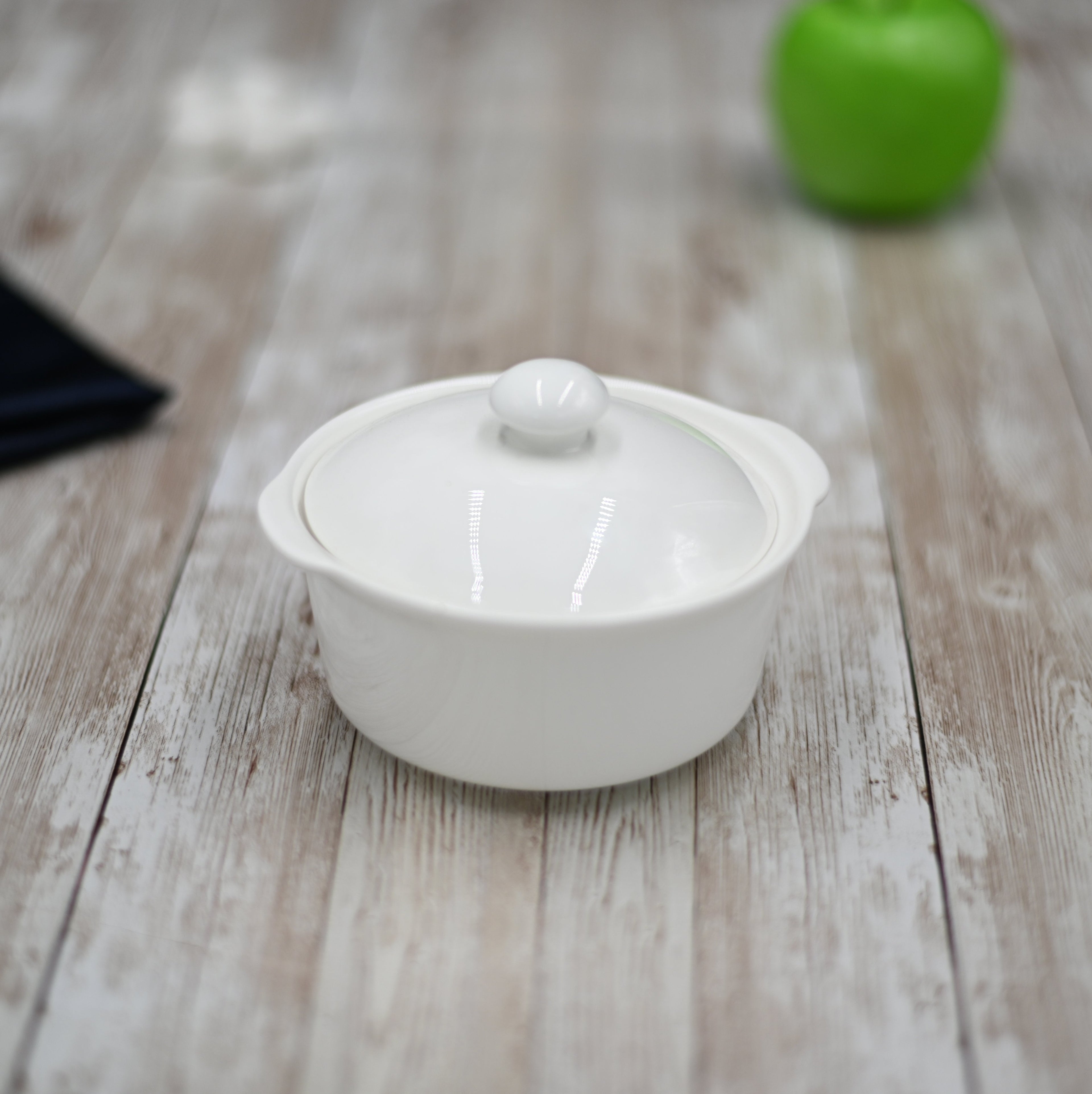 White Soup Cup With Lid | 4.5" | 9 Fl Oz | Fine Porcelain | Made in England | Wilmax