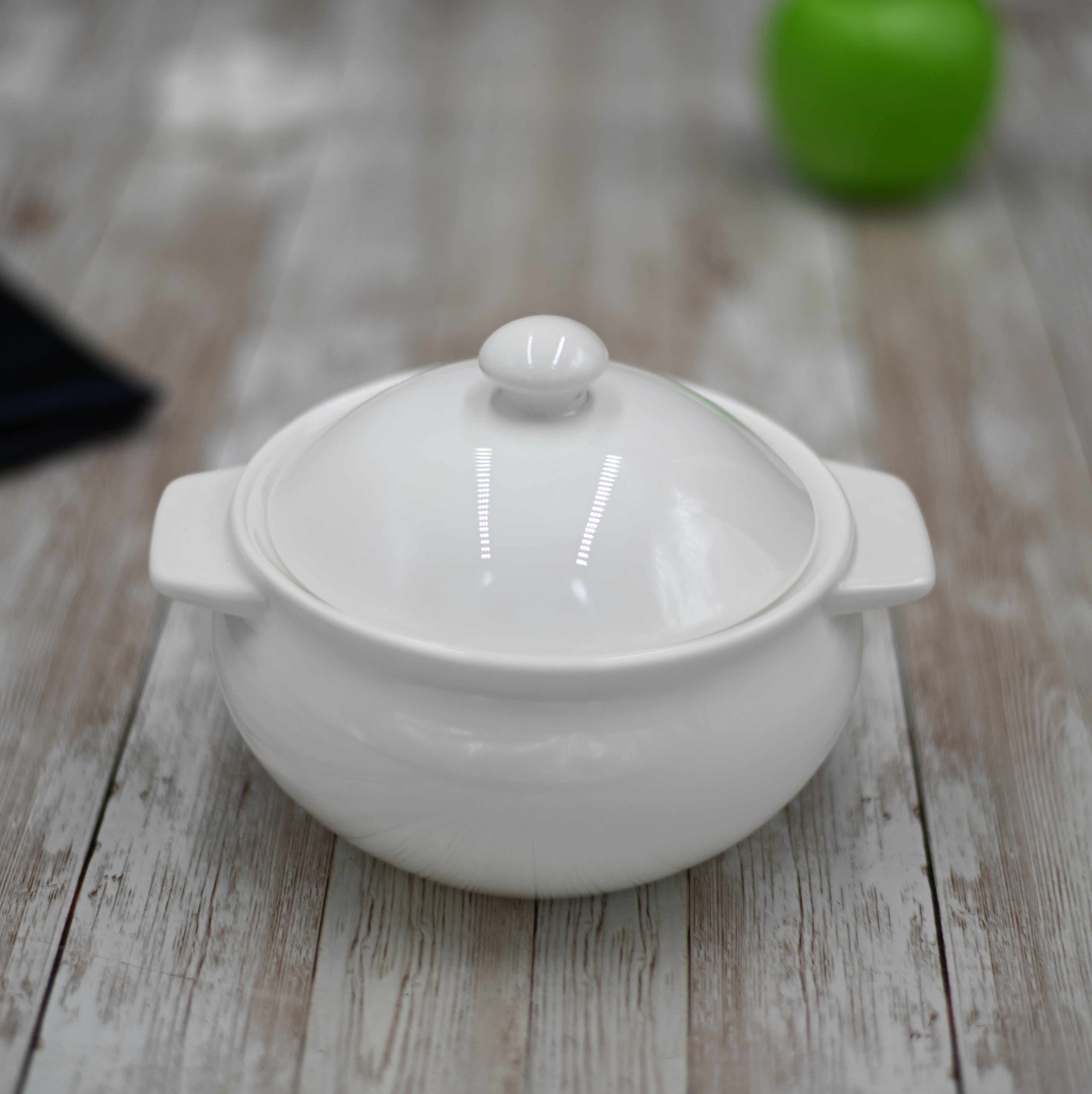 White Fine Porcelain Individual Baking Pot with Lid & Handles | 21 Oz | Soufflé & Oven-to-Table | Made in England | Wilmax