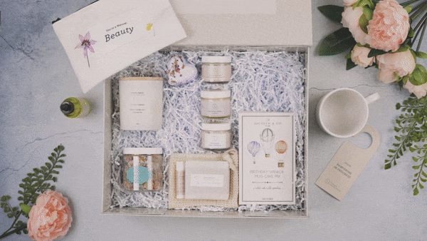 The Ultimate Birthday Pamper Gift Box | 17-Piece All Natural Spa Set | Mug Cake, Balloons, Candle & More | Lizush