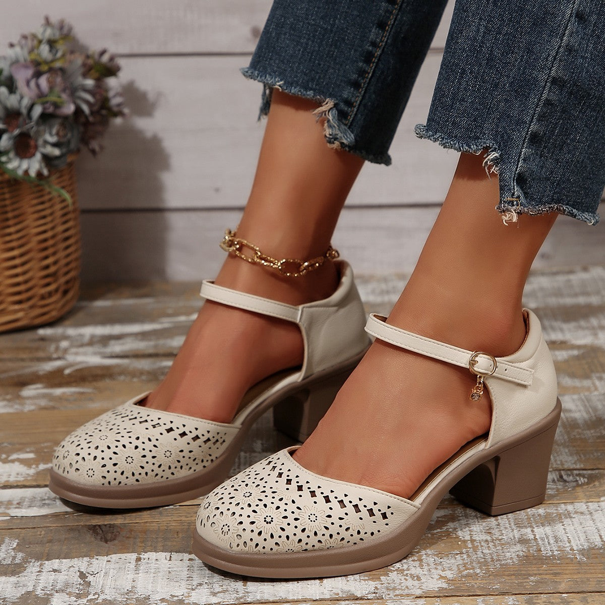 Retro versatile sandals with hollowed out mid heeled toe caps single button shoes for women