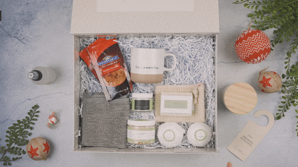 Sending a Big Hug Luxury Spa Gift Set | 14-Piece Pampering Box | Bath Bombs, Candle, Teddy Bear & More | Personalized | Lizush