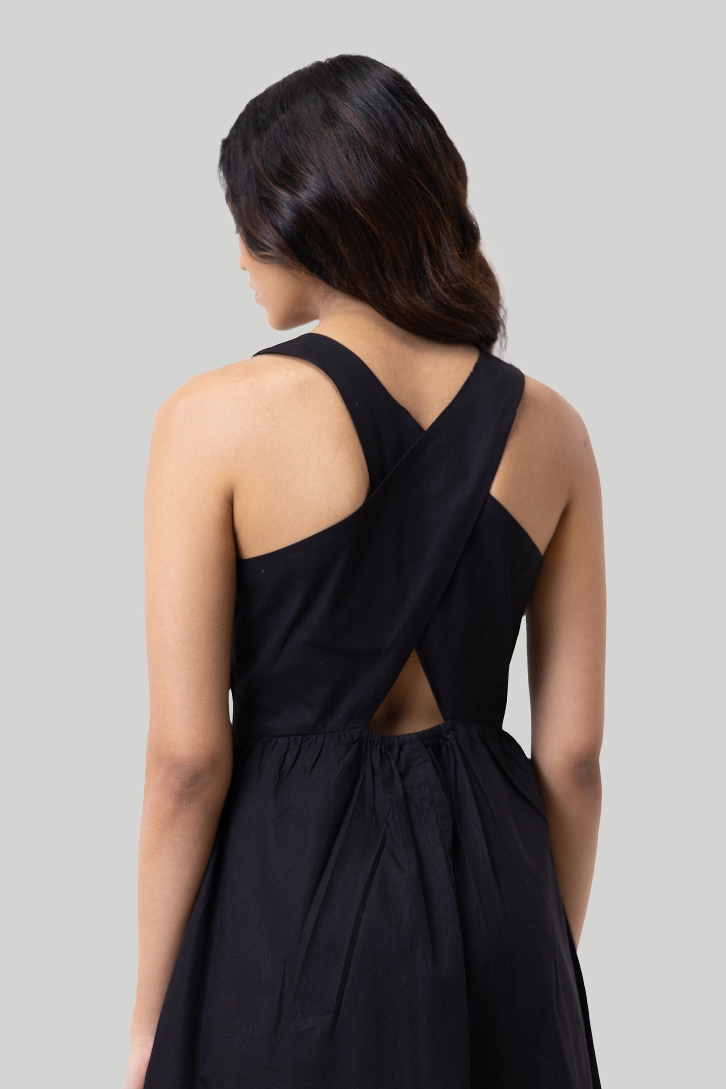 Cross-Back Midi Dress in Black | 100% Organic Cotton | Cross-Back | Elastic Back | Pockets | XS–3XL | Reistor