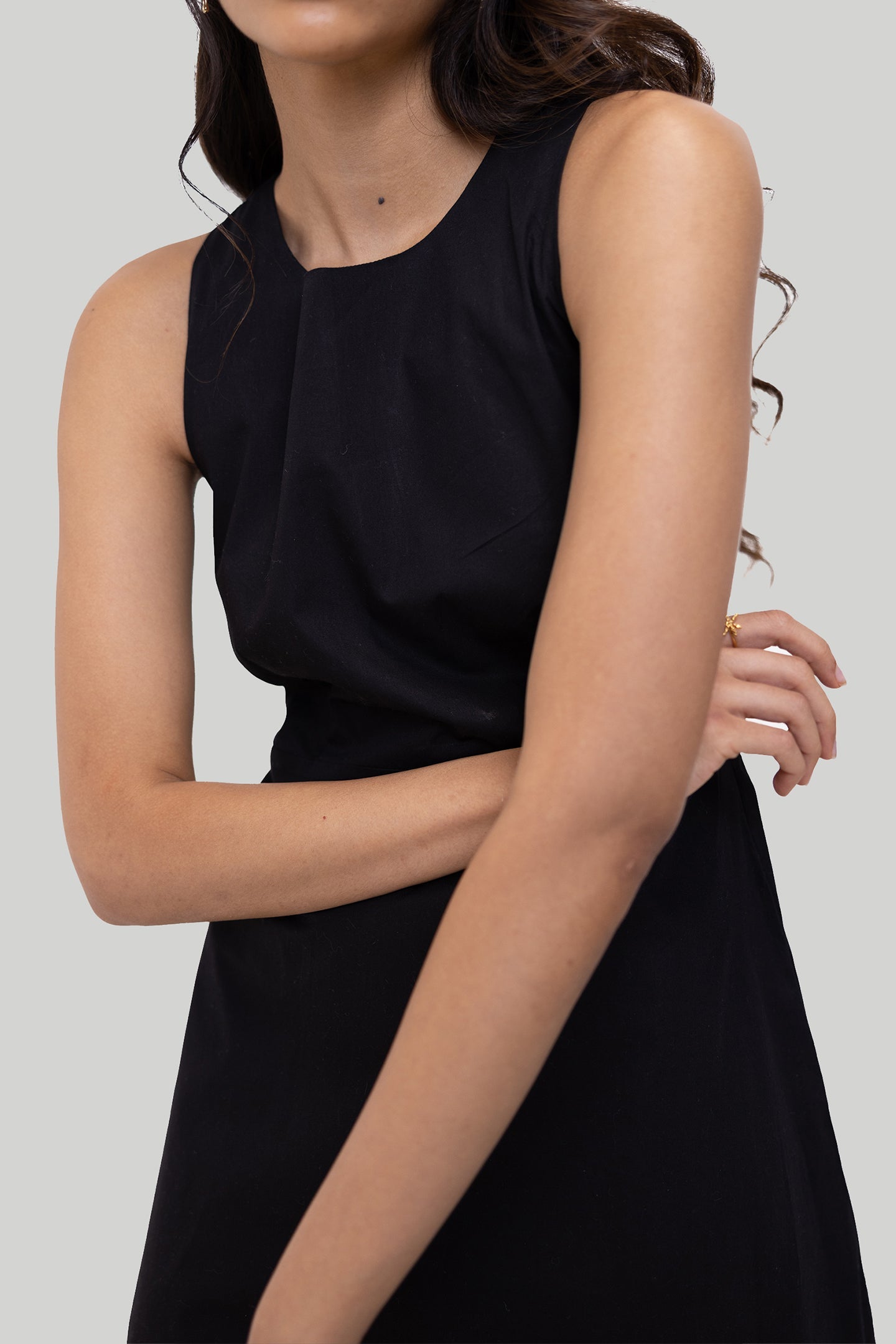 Cross-Back Midi Dress in Black | 100% Organic Cotton | Cross-Back | Elastic Back | Pockets | XS–3XL | Reistor