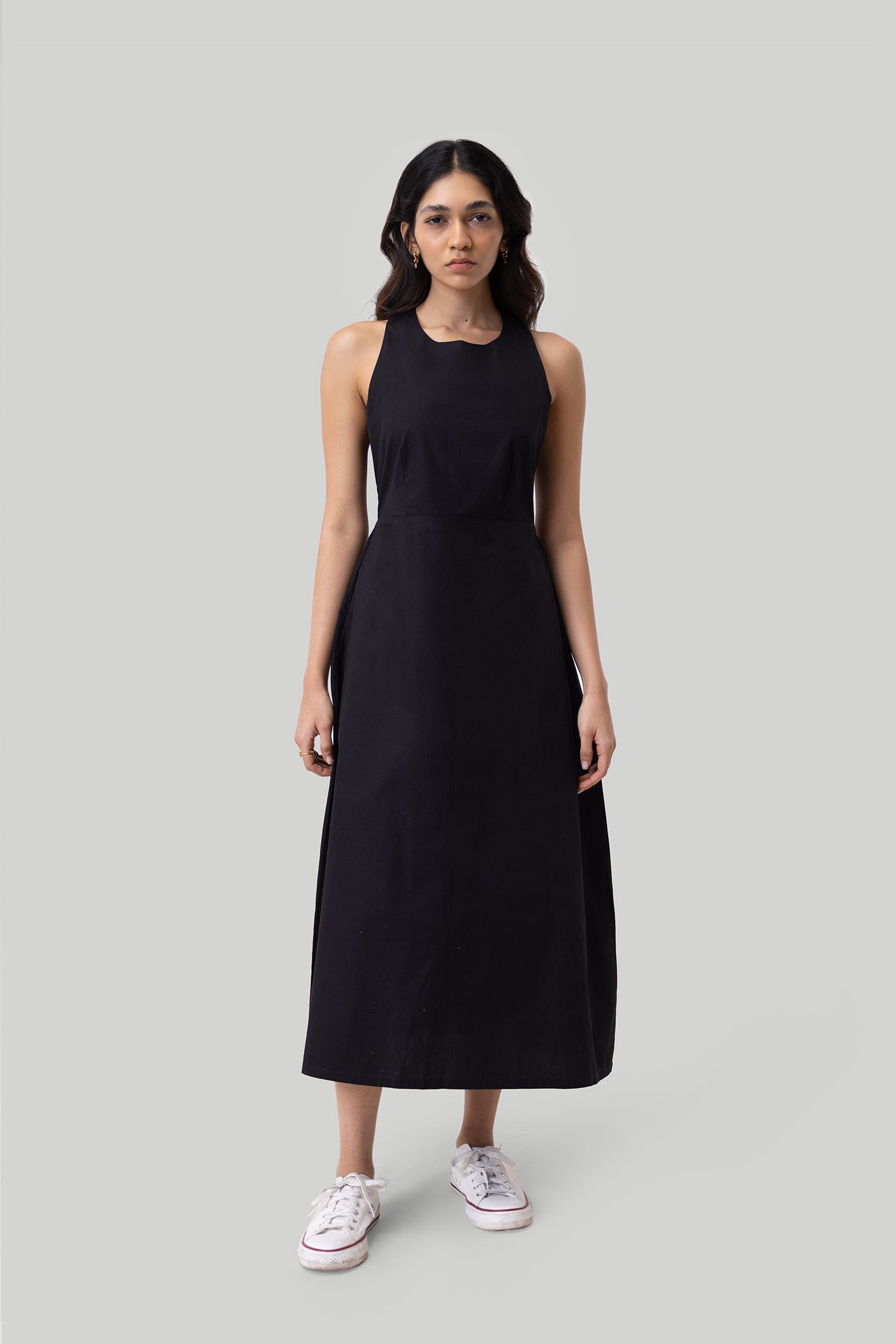 Cross-Back Midi Dress in Black | 100% Organic Cotton | Cross-Back | Elastic Back | Pockets | XS–3XL | Reistor