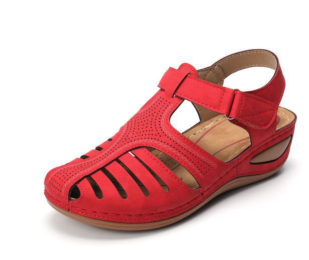 Sandals with flat bottomed slopes and hollowed out heels