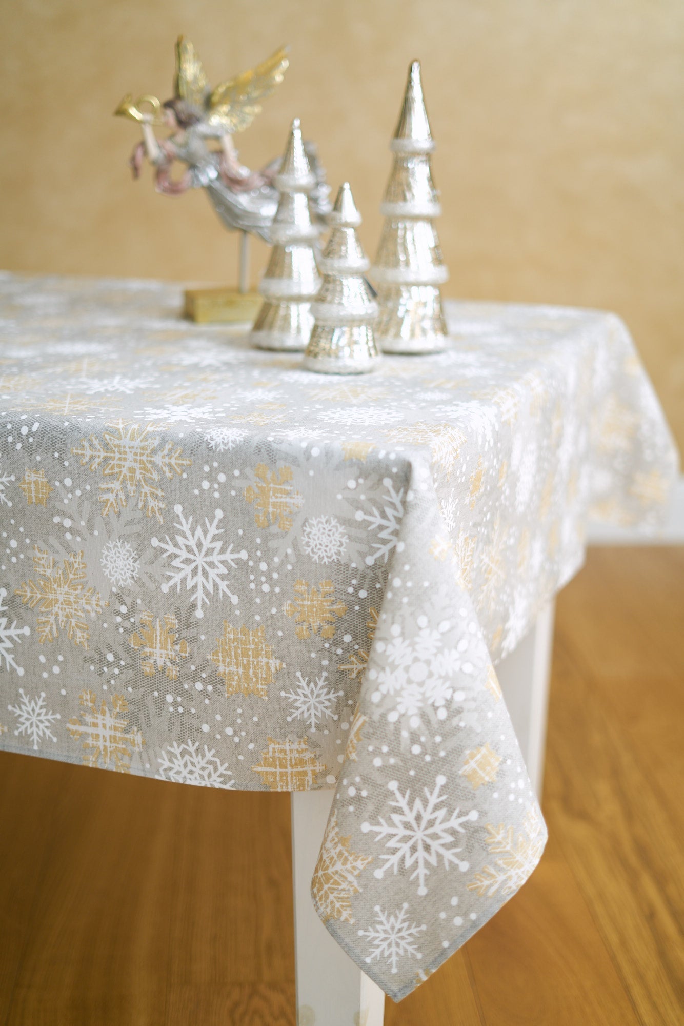 Winter motive Rectangular Tablecloth with snowflake print, Cottom-Poly