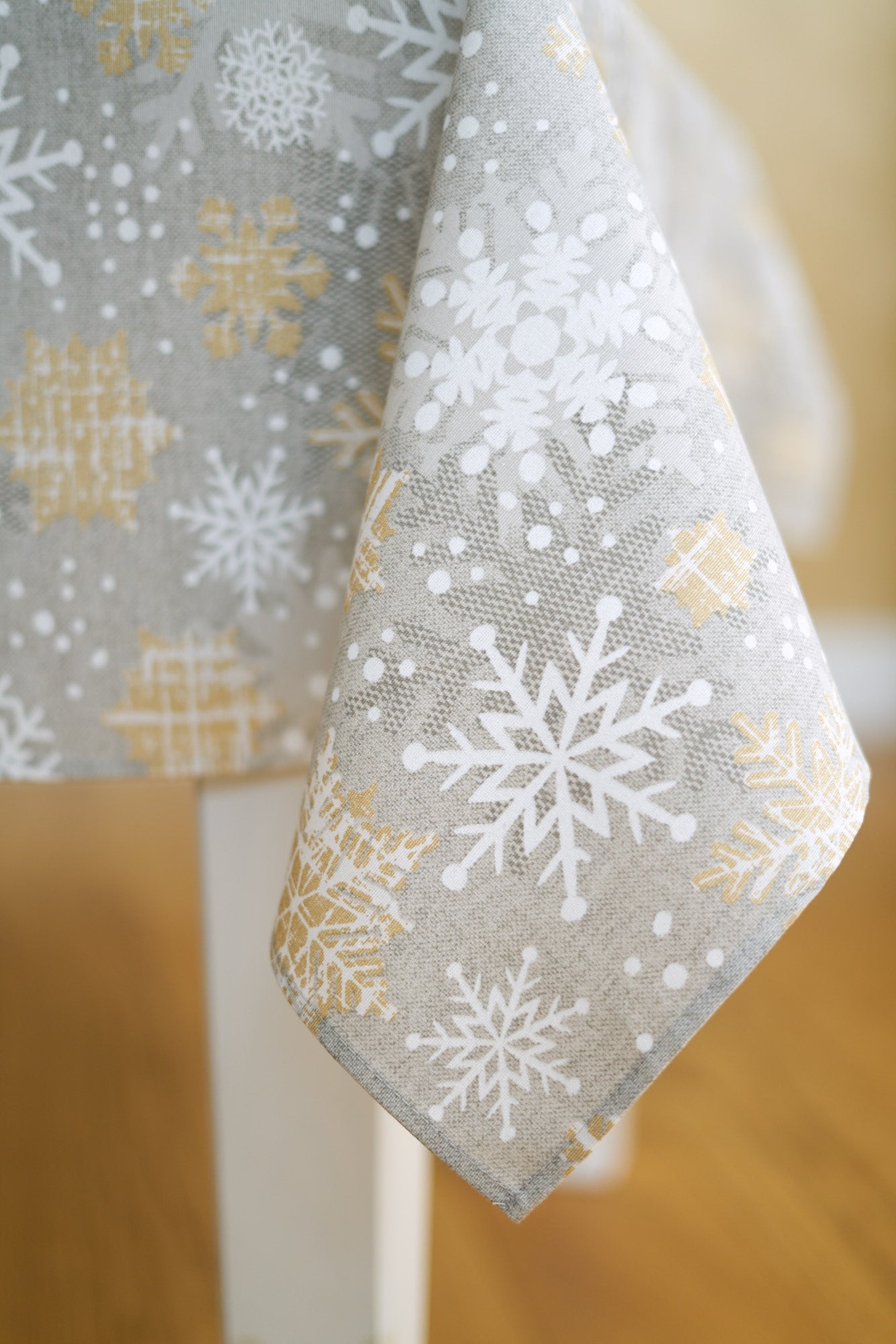 Winter motive Rectangular Tablecloth with snowflake print, Cottom-Poly