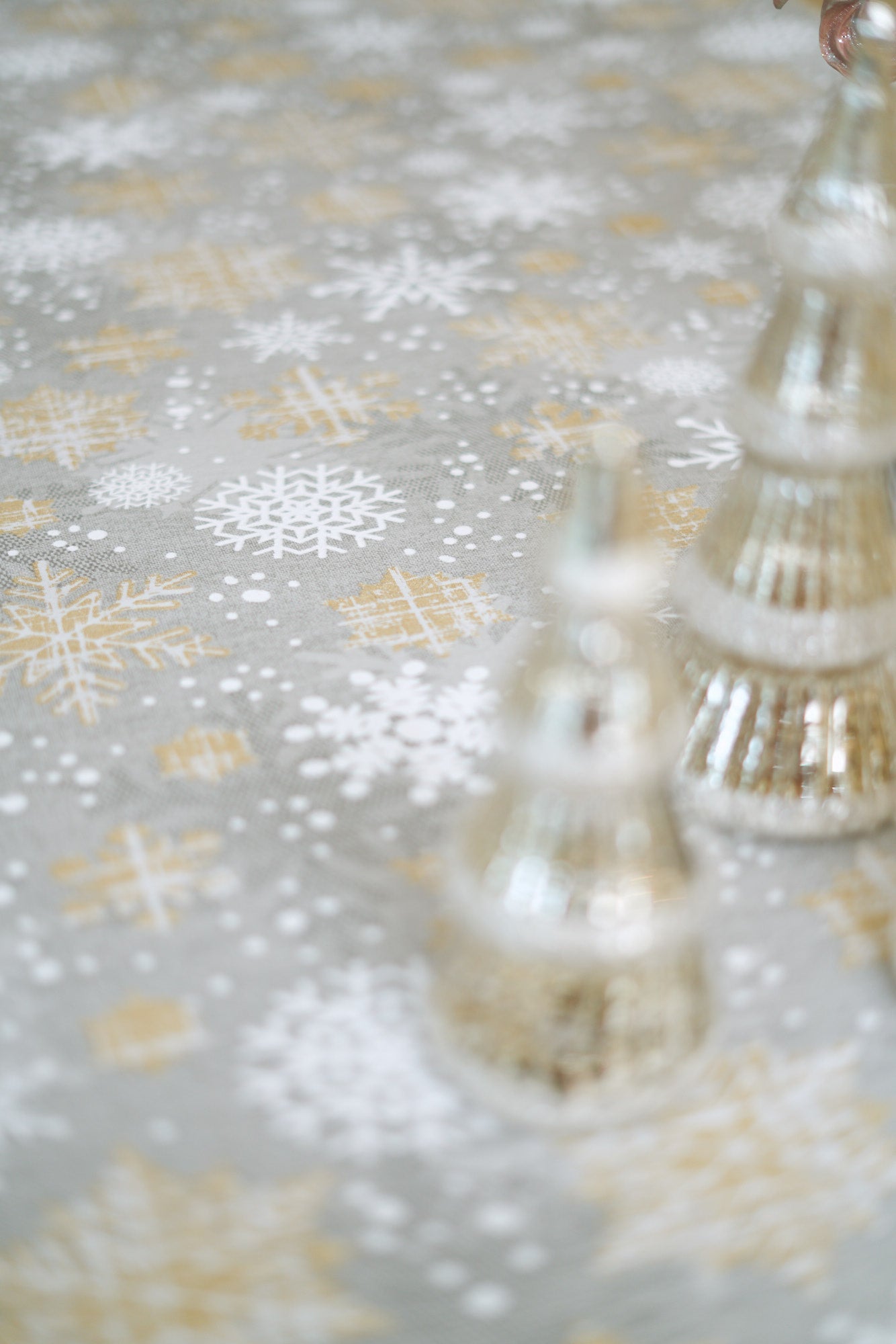 Winter motive Rectangular Tablecloth with snowflake print, Cottom-Poly