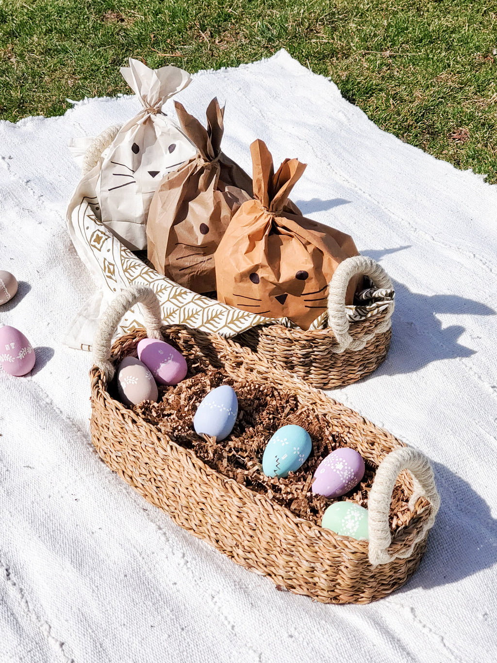 Savar Bread Basket with White Handle | Handwoven Seagrass & Jute | Fair Trade | Savar, Bangladesh | Korissa