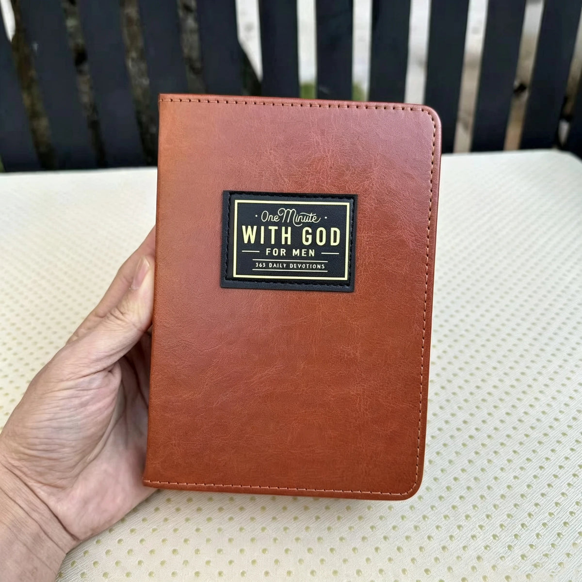 【One Minute With God For Men: 365 Daily Devotional Book Daily Bible