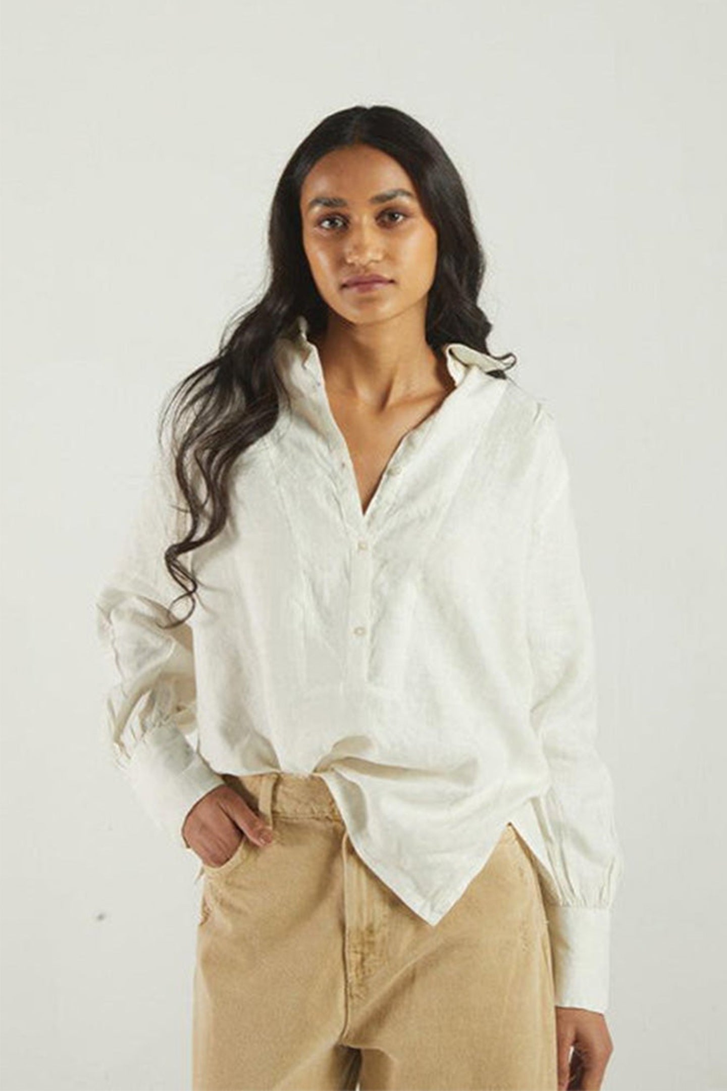Summer Shirt in Shell Off-White | 100% Hemp | Relaxed Fit | Shoulder Gather Detail | Reistor