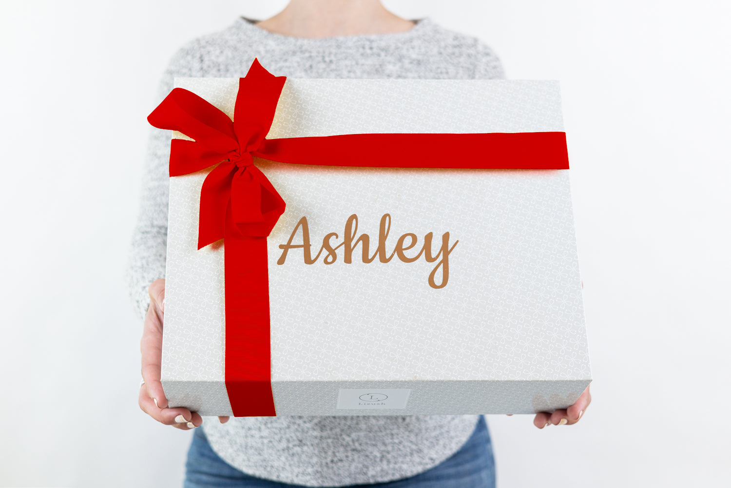 Sending a Big Hug Luxury Spa Gift Set | 14-Piece Pampering Box | Bath Bombs, Candle, Teddy Bear & More | Personalized | Lizush