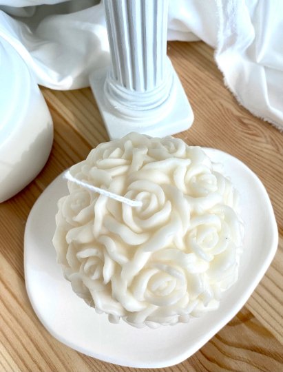 Rose Blossom Sculpture Candle – Hand-Poured Soy Wax | Ivory & Rose